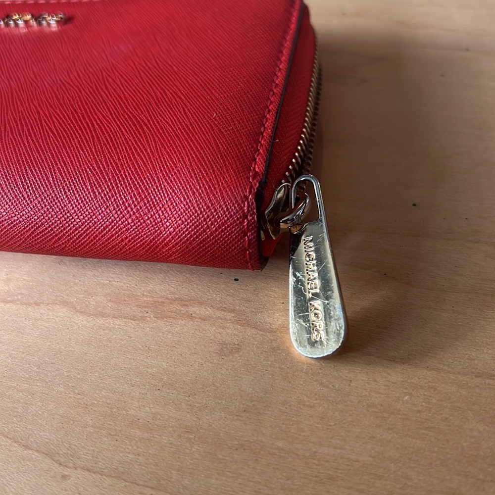 Michael Kors Bright red zip around continental wallet - Picture 2 of 8